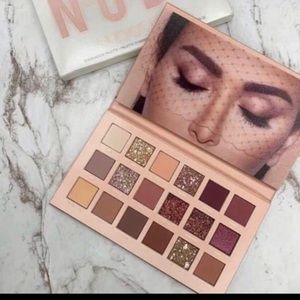 Eyeshadow nude palette